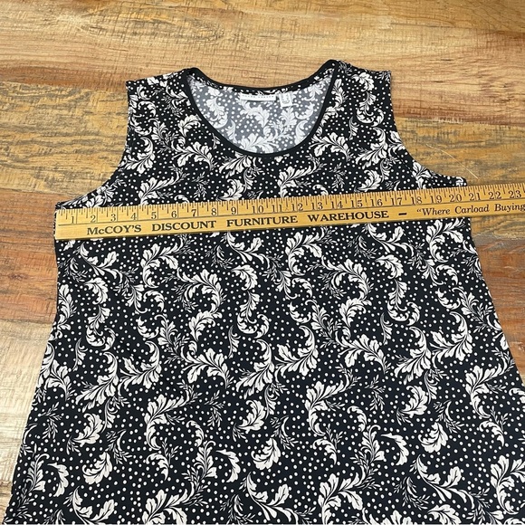 Susan Graver size Large Printed Liquid Knit Sleeveless Top black white dots - Picture 5 of 9